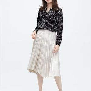 UNIQLO Satin Pleated Skirt